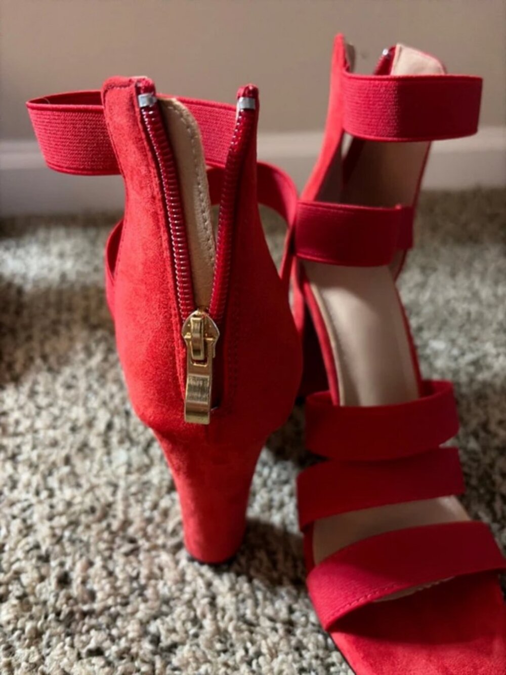 Red heel - Picture 3 of 3